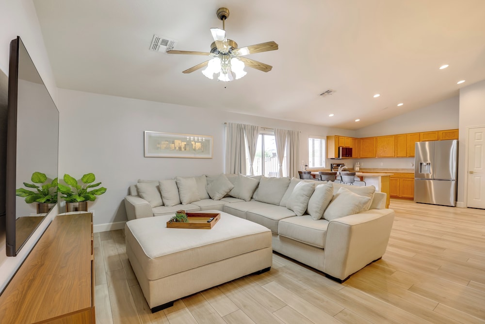 Spacious & Fenced Yard: Relaxing Home in Surprise