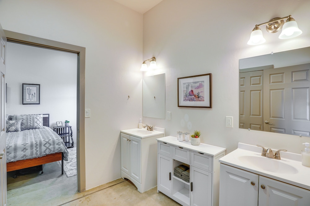 Patio & Shared Hot Tub: Tucson Fourplex Townhome!
