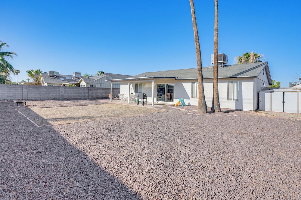 8 Mi to State Farm Stadium: Glendale Home w/ Grill view 3