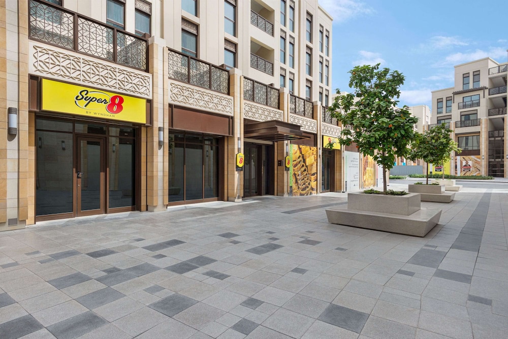 Hotel Super 8 by Wyndham Dubai Deira - Image 1