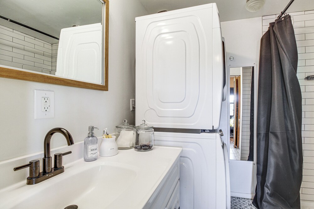 Near Hiking & Golfing: Cabin + Casita in Pinetop!