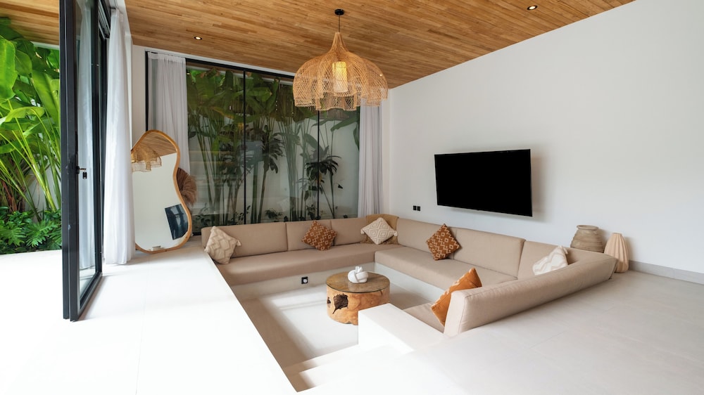 Loona Palm Villas by Villa Finder
