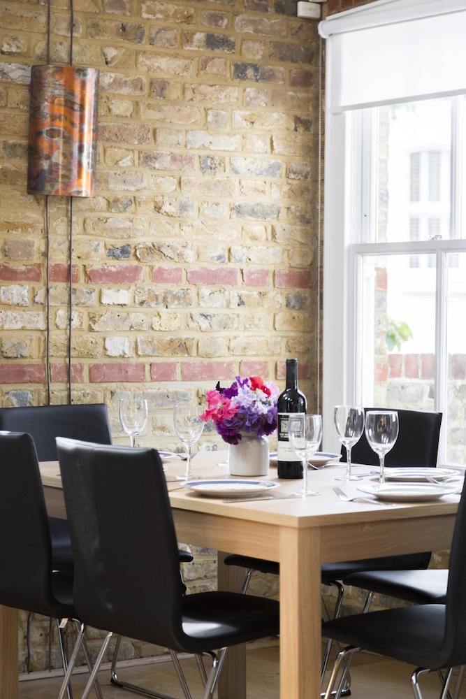 Gironde Road by Onefinestay