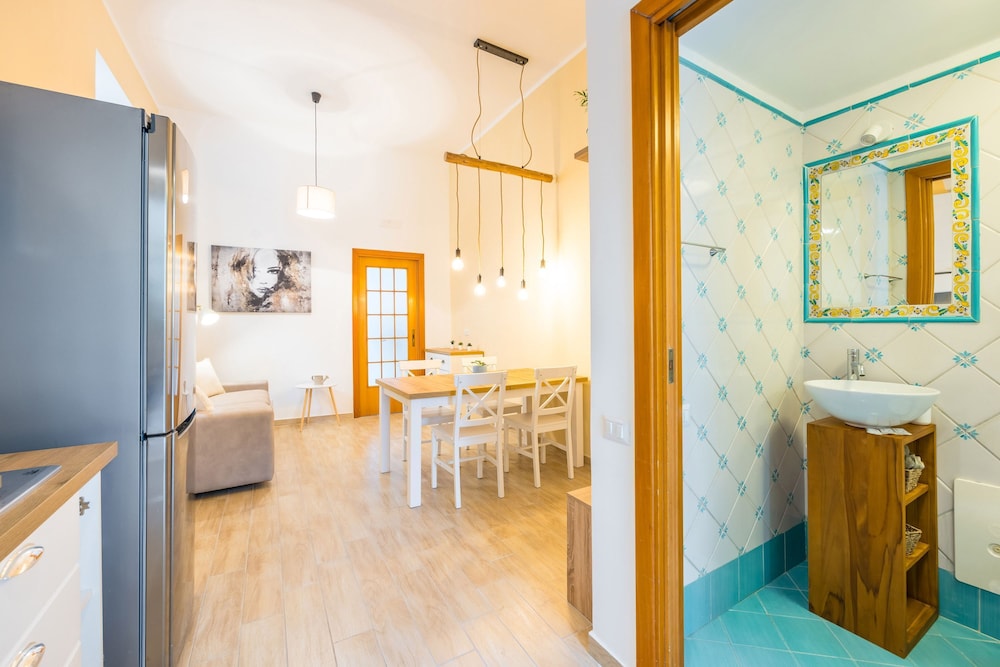 Smooth Vibes at Chiaia by Napoliapartments