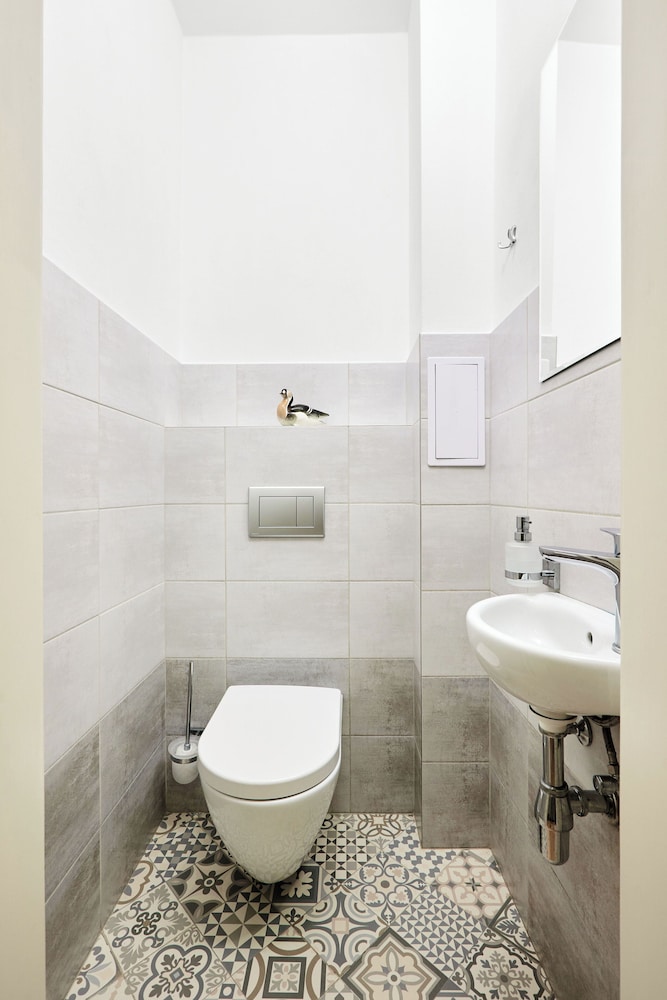 Room & Parking Assistance
