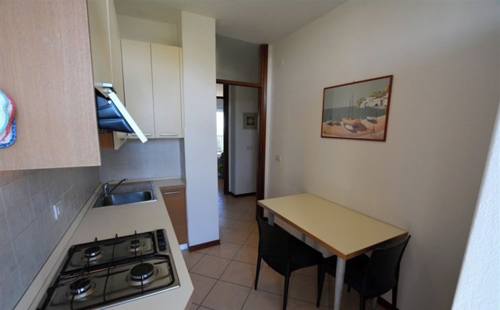 30 mt From the Beach in Lignano Pineta, Lovely Flat for 6 Guests