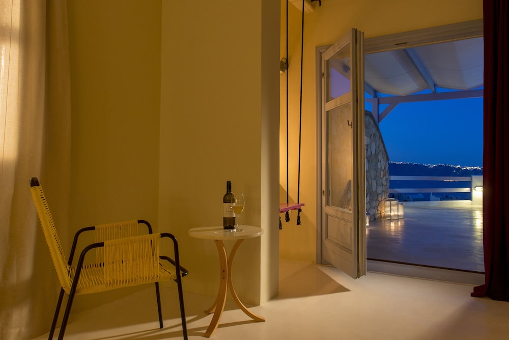 Earino Suites & Villas