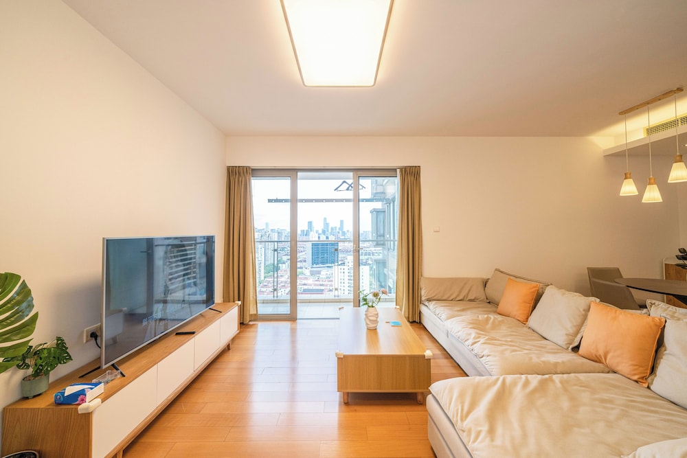 Tyms 3BR 2BA Apt Near Metro