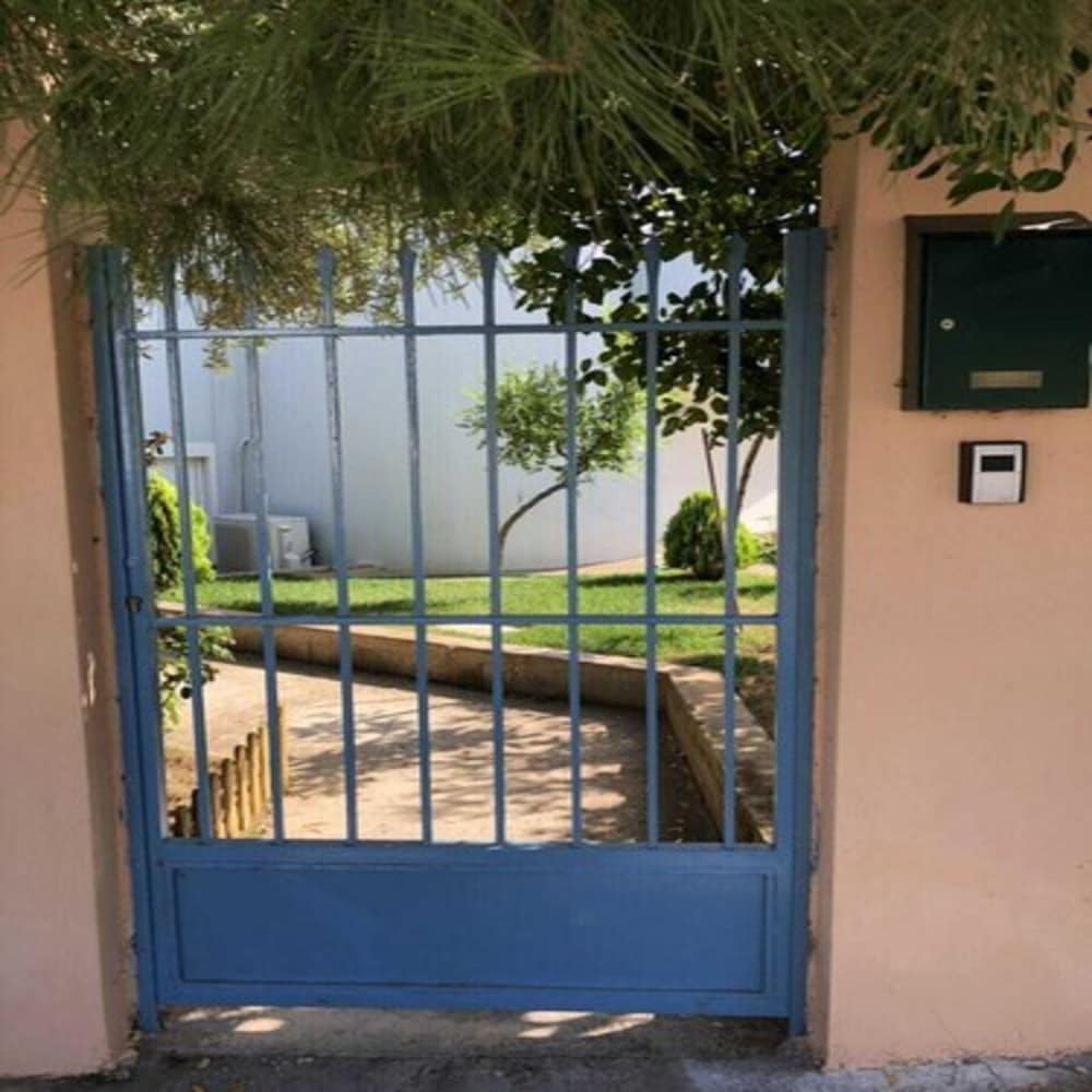 Garden House in Anavyssos view 3