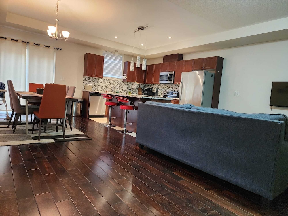 Kitchener Vacations - Beautiful Three Bedroom House - Property Image 11