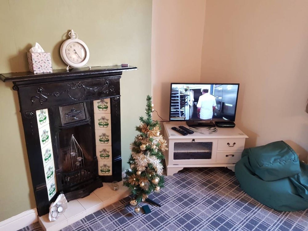 House - Sleeps 4 - Pets Ok - Parking - Garden view 4