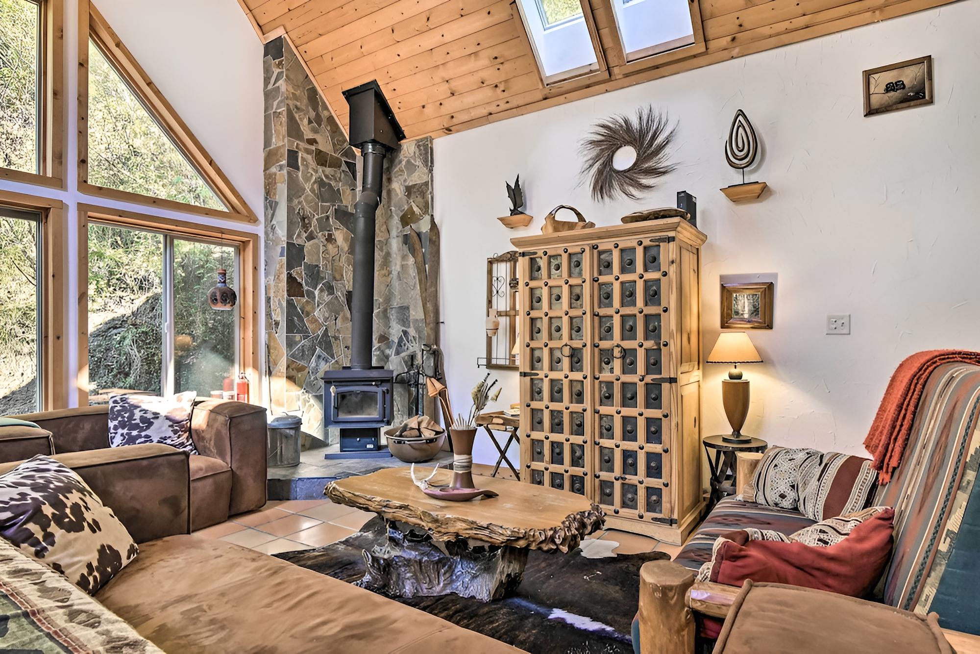 Cozy Rhododendron Cabin: Hike & Ski Nearby! view 4