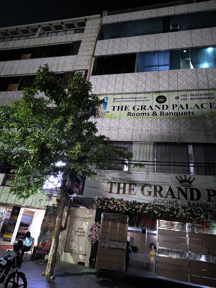 HOTEL THE GRAND PARADISE