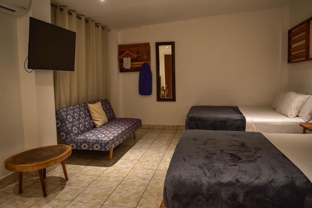 Cinco Hotel