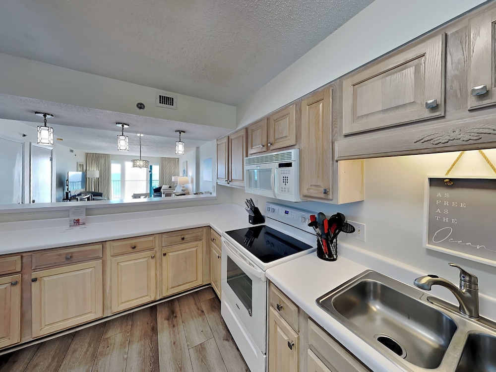 Sea Oats #603 by Southern Vacation Rentals