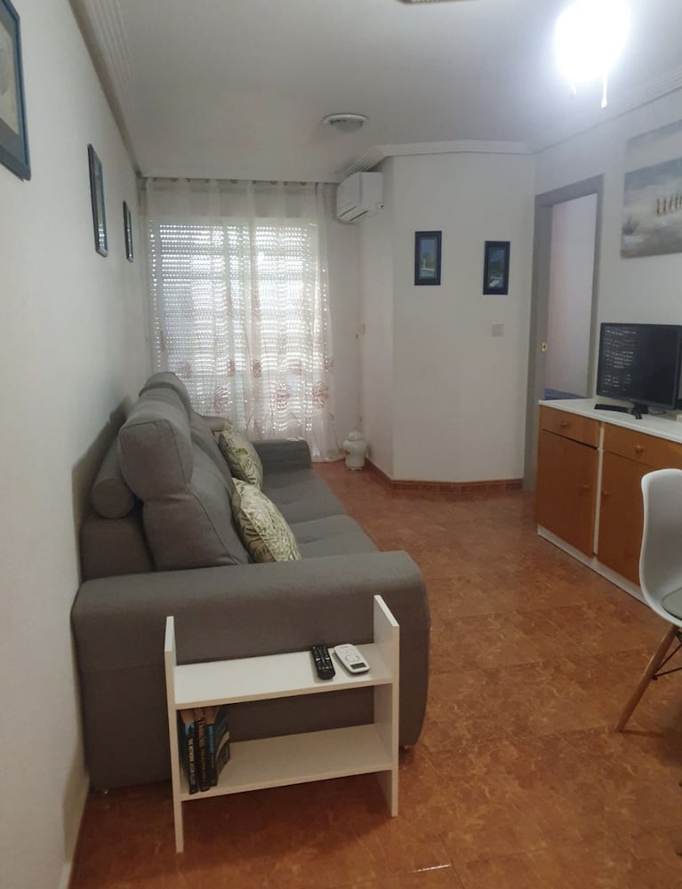 Cozy Beach Flat in Torrevieja
