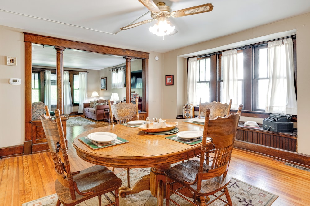 3 Mi to Dtwn Indy: 20th-century Apt w/ Fenced Yard