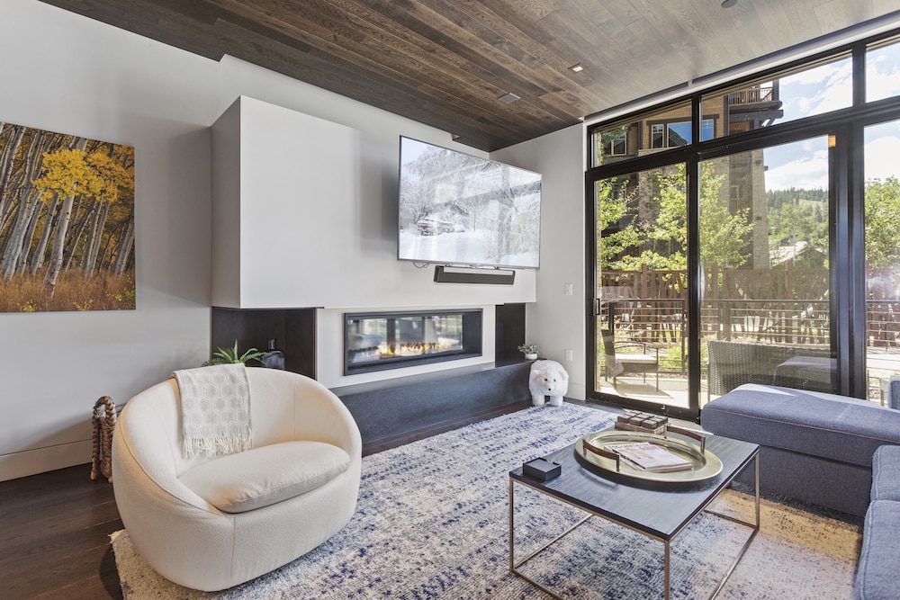 One Empire Pass Lodge at Deer Valley Resort - Two Bedroom Residence #105 2 Condo