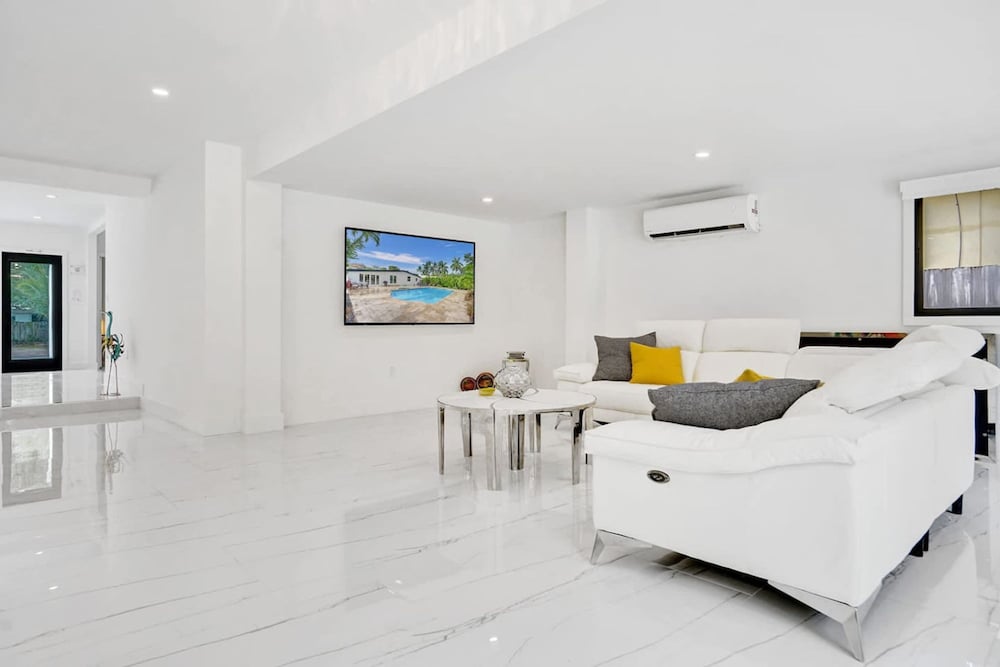 Hibiscus House in Fort Lauderdale