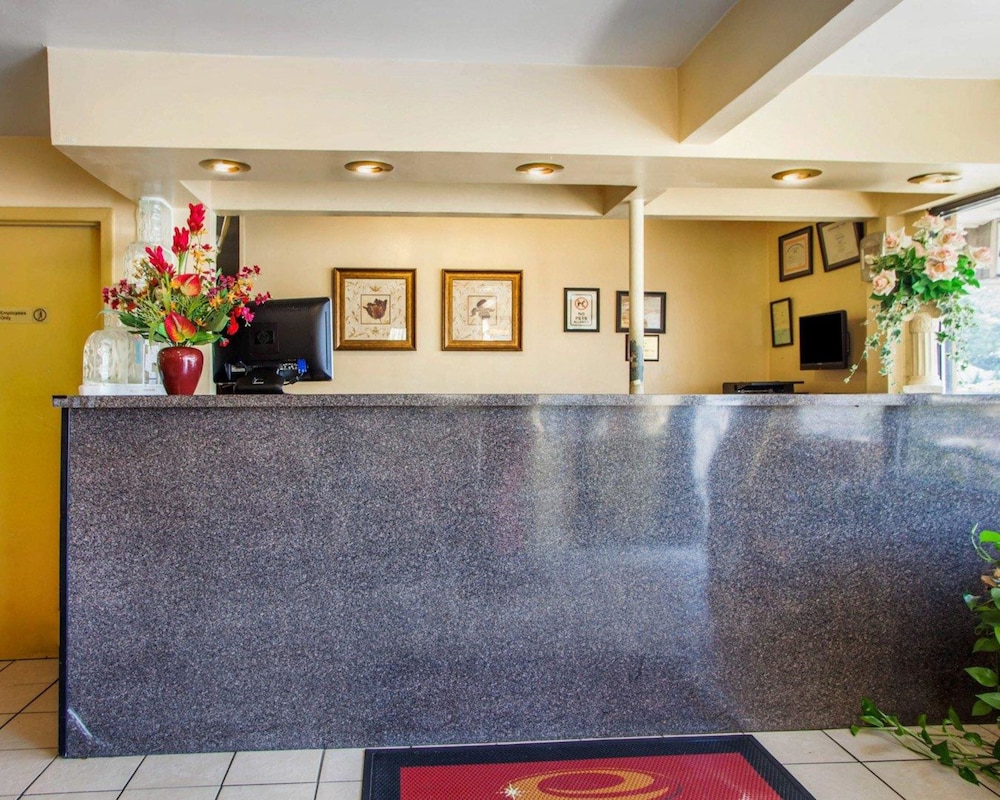 Econo Lodge Somers Point view 2