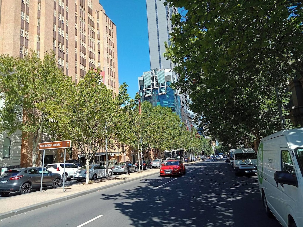 Unwind in Style at Melbourne's Historic Art Deco Apartment With Pool Gym Carpark