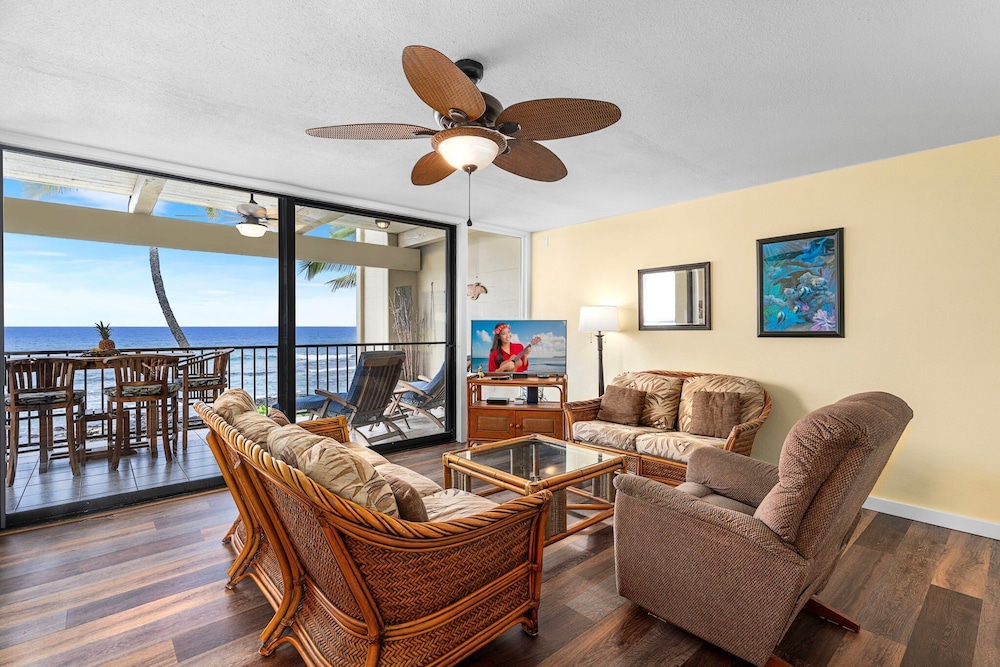 Ocean Front - Watch Dolphins From the Lanai - Wi-fi - Next to Beach- Vrkcv