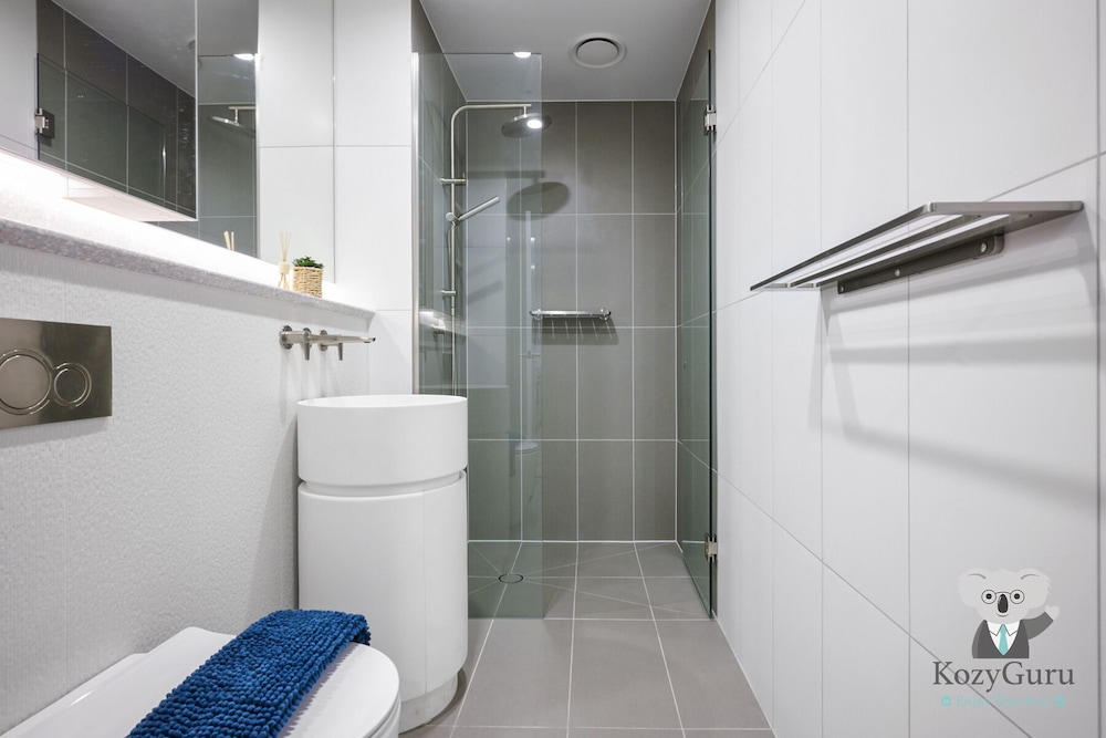 Kozyguru | Mel City 2-Bed Apt With Stunning Views
