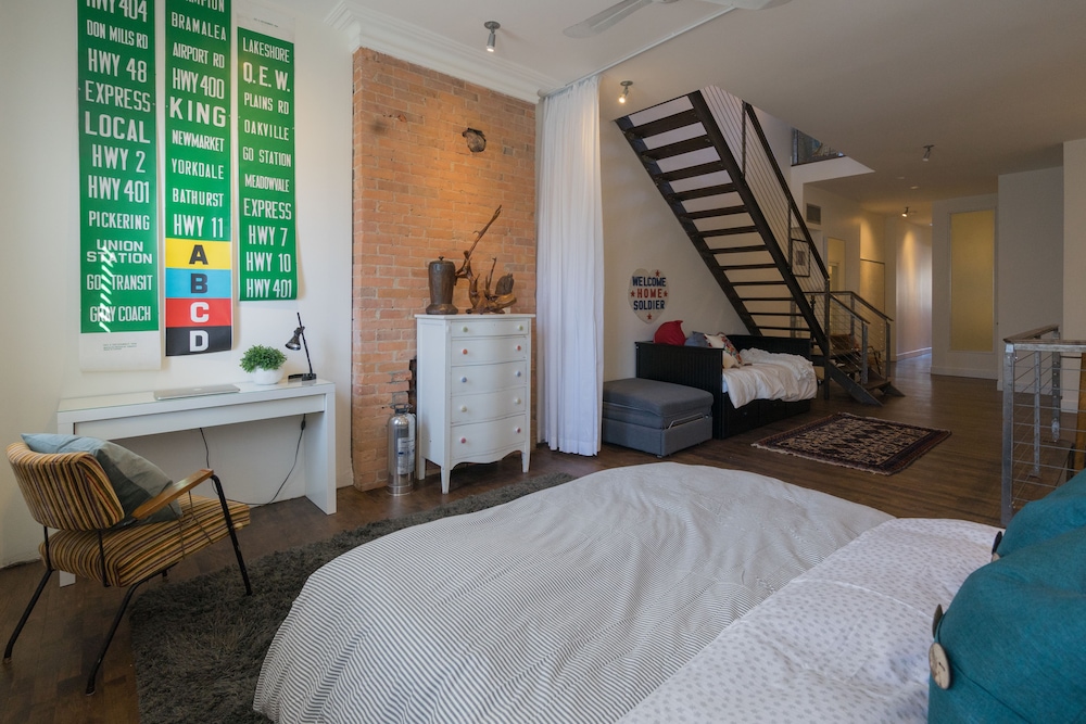 Applewood Suites - The Ossington Loft