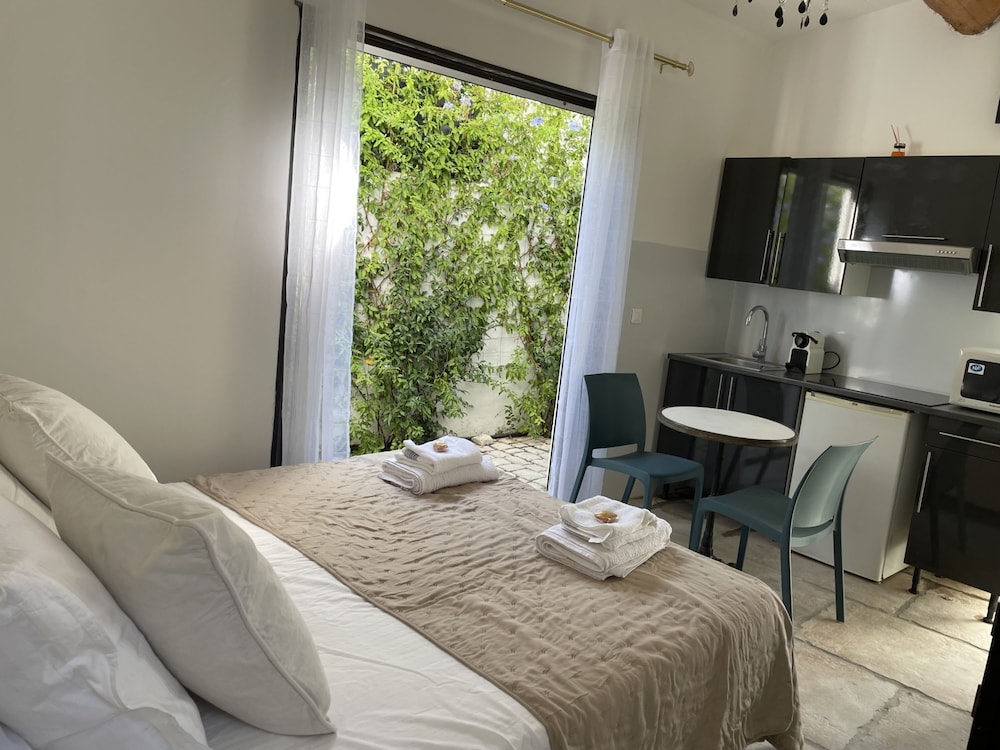 Chambre Luxe Piscine Jardin vue Palmeraie Cuisine