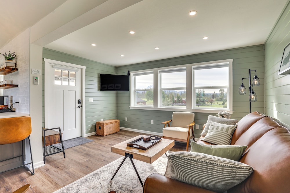 Idyllic Enumclaw Studio w/ Mount Rainier Views view 2