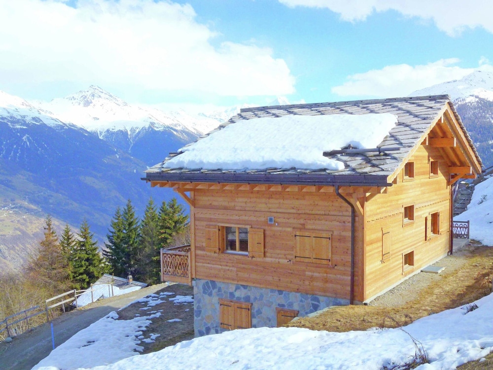 Modern Chalet with Hot Tub in Les Collons