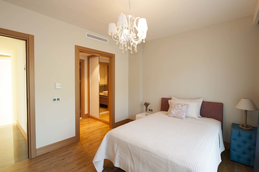 Vhillas Private Luxury Villa Mana view 2