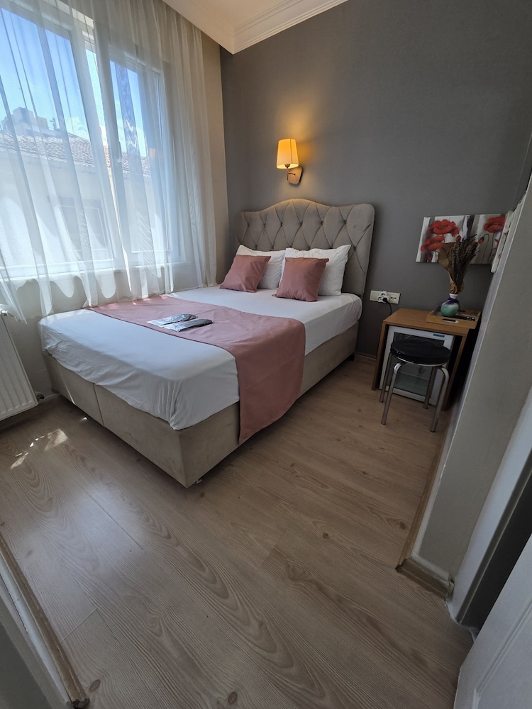 TAKSİM LİFE HOUSE
