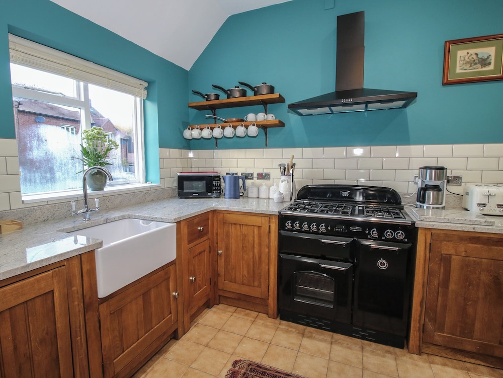 34 The Wharfage