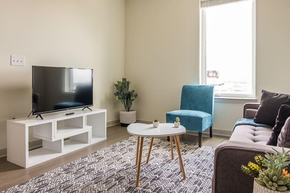 Louisville Vacations - TWO Stunning Nulu CozySuites - Property Image 16