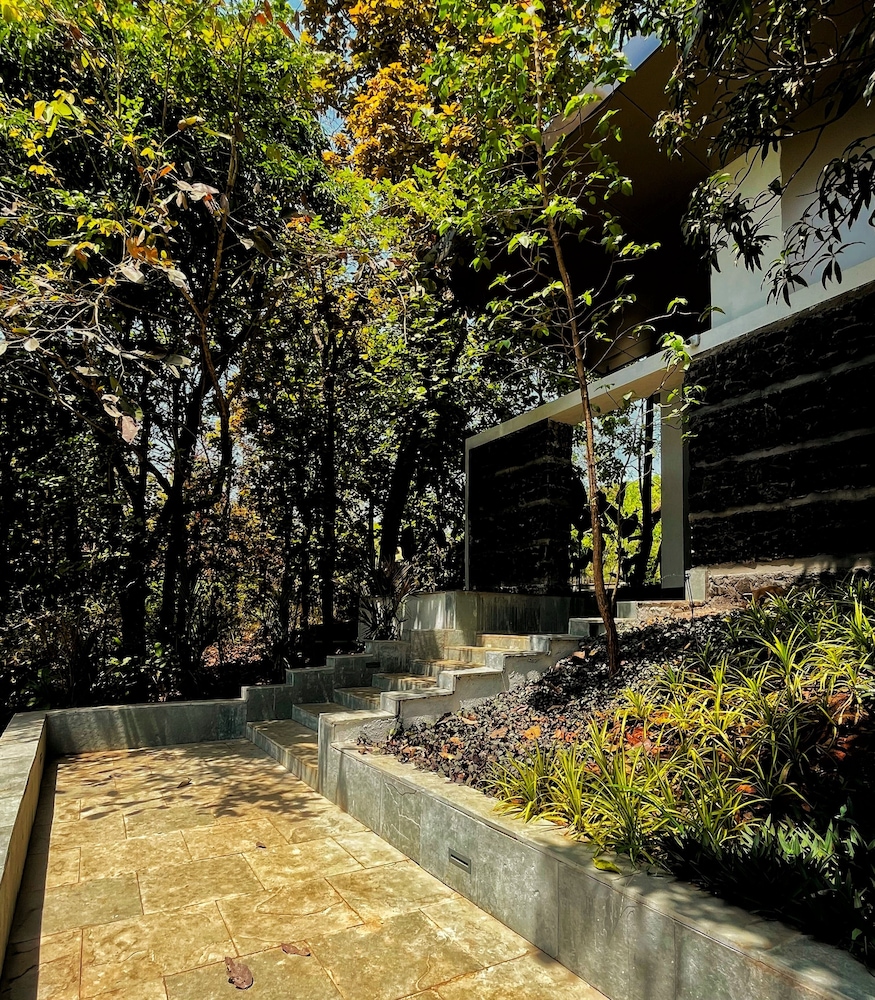 Bird's Nest Resort - Shahapur