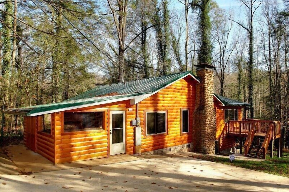 Laurel Manor