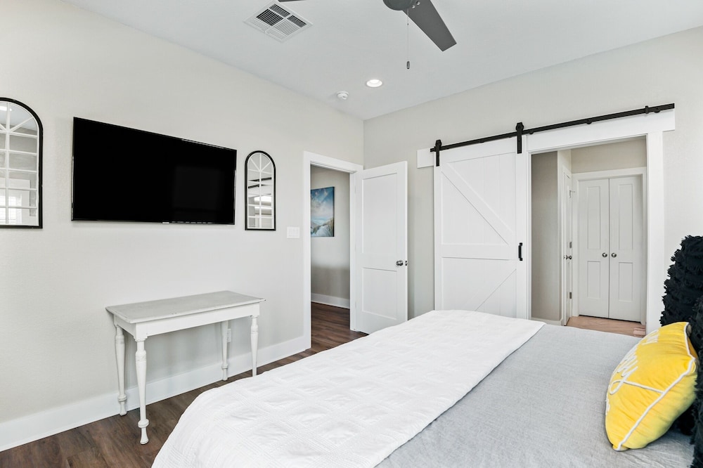 Stay Awhile 4 Bedroom Home by RedAwning view 5