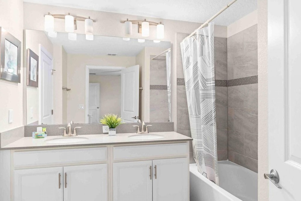 Super Dope- FUN Electric Home W Pool Amenities
