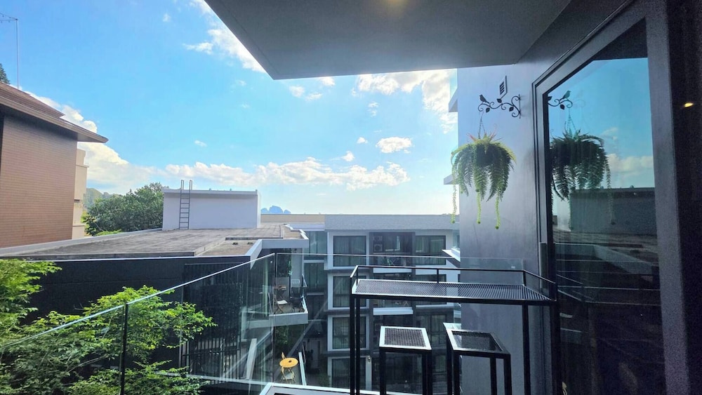 Room-a301- 1 Bedroom Corner Condo Forest