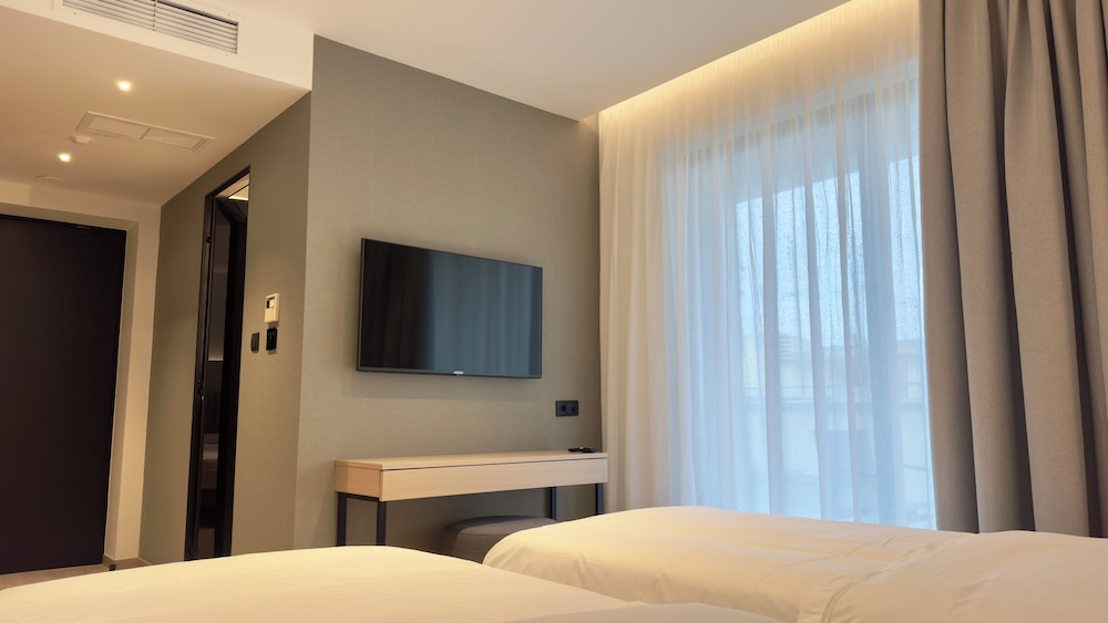 Icon Central SKG