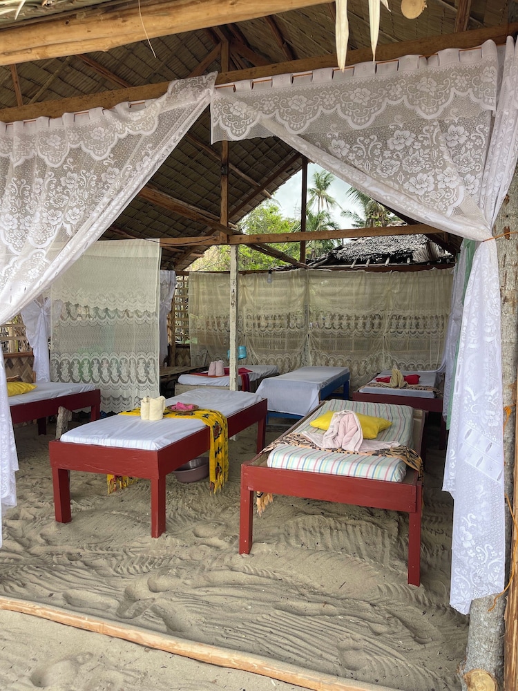 Akoya Beach Park & Cottages