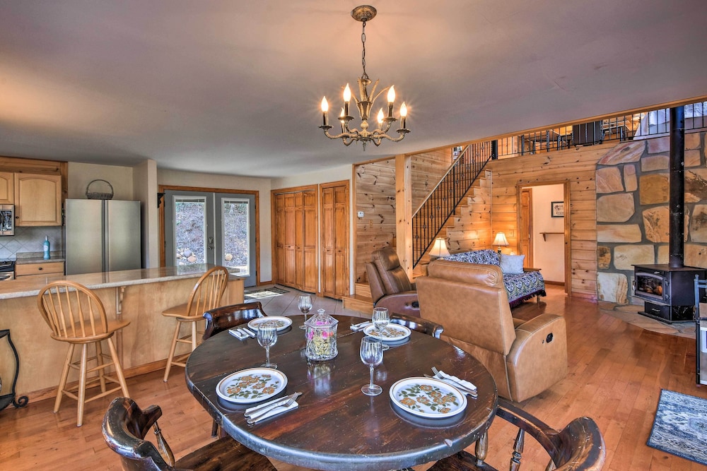 Twin Pines Hill House - Fire Pit & Mountain View