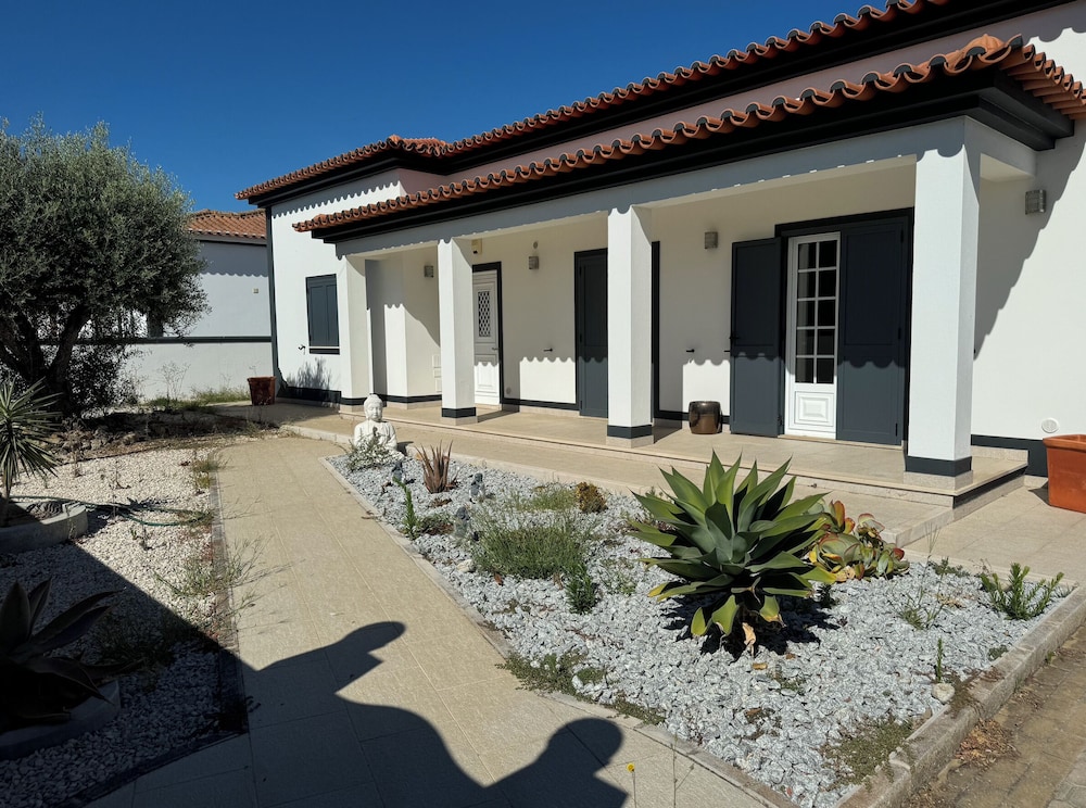 Spacious Quiet Charming Villa With Private Pool and Close to Lisbon