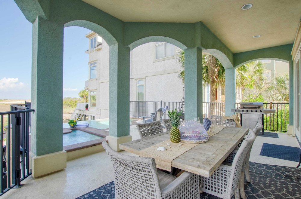 Sleeps 38 2 Homes, Steps to the Beach, Private Pool + Hottub, Game Room, Views