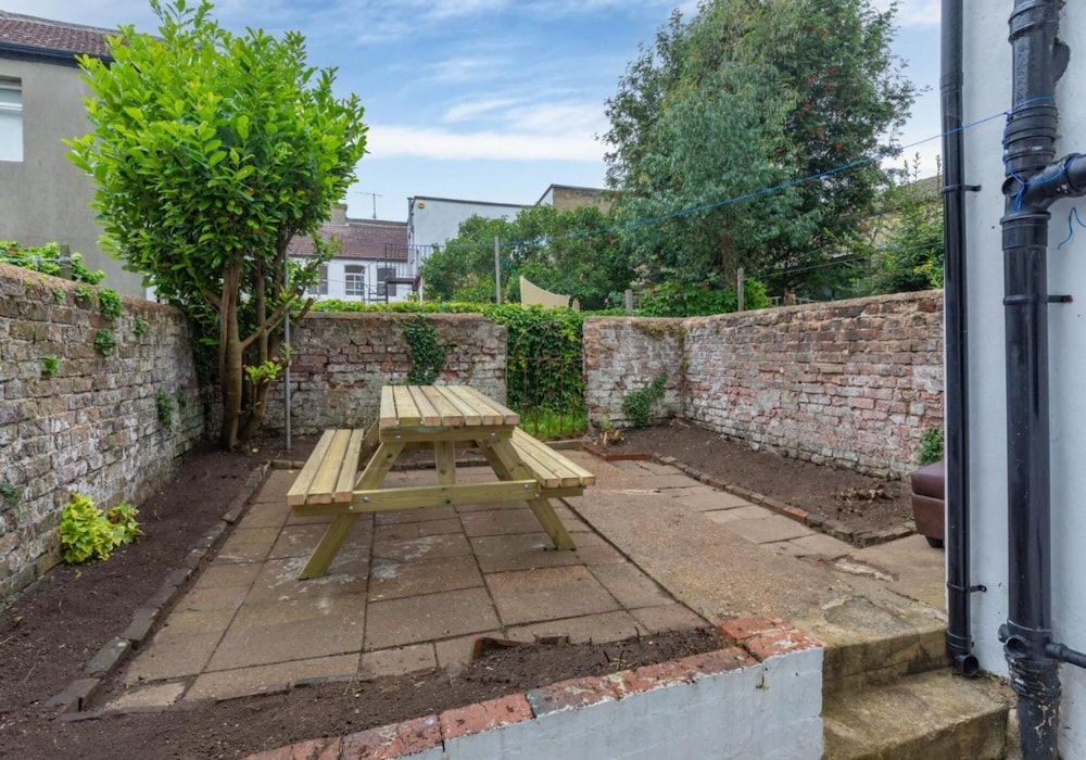 Hove Actually House - 4 Bedrooms - Garden view 4