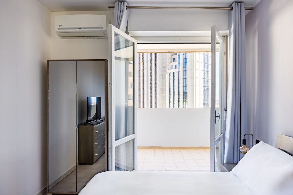 Casa Kenzo With Parking by Napoliapartments