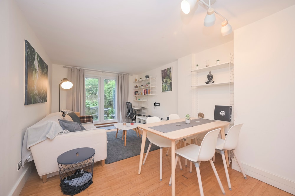 Modern 1Bd Basement Flat Near Victoria Park London photo 3