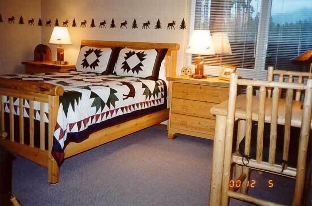 Silverwolf Log Chalet Resort