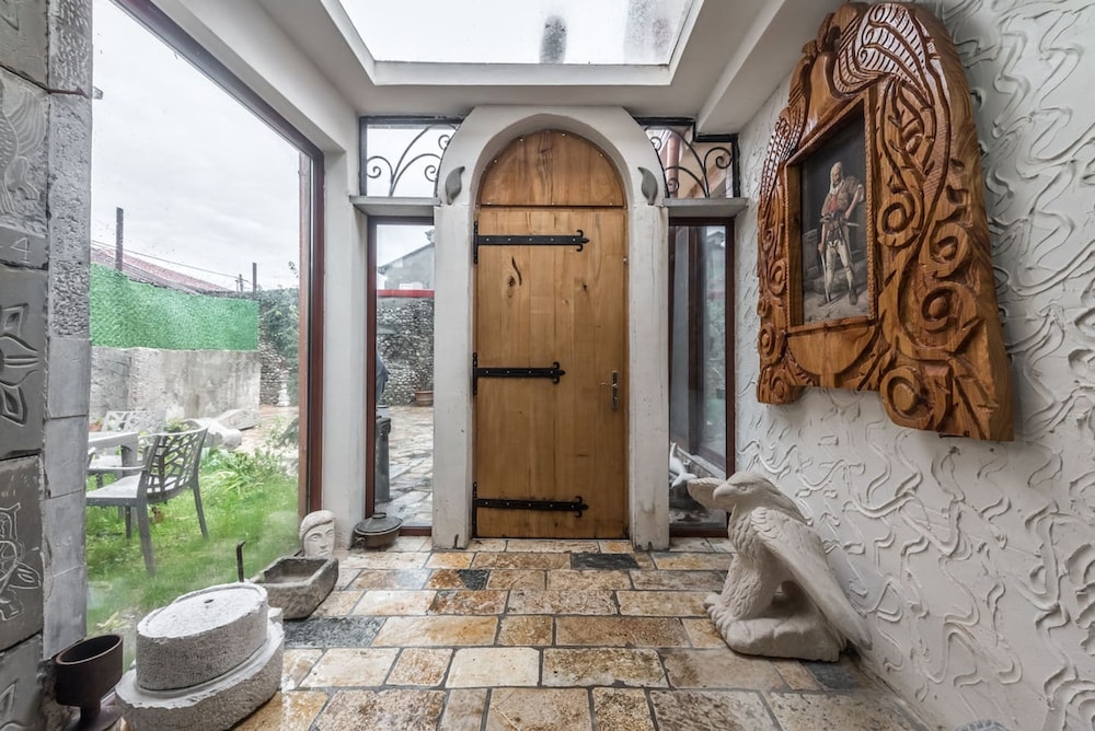 Kanuni - Authentic Albanian House